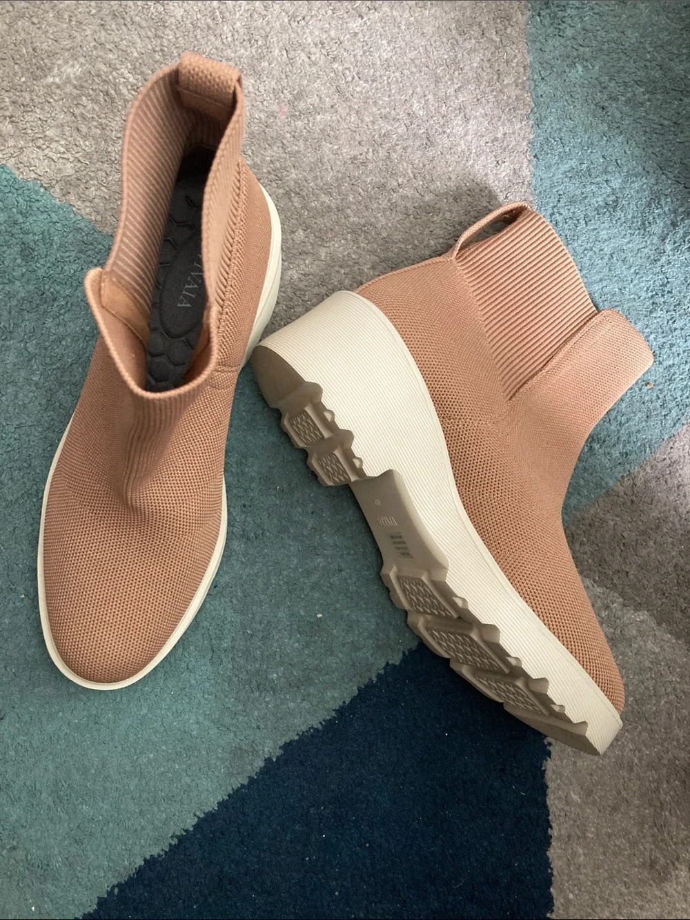 Vivaia Tan Chelsea Boots Sz 40